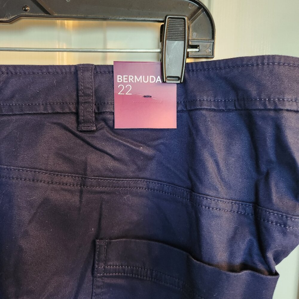 NWT Lane Bryant Womens Dark Blue Bermuda Rolled Cuff Shorts Size 22 New - Picture 4 of 5